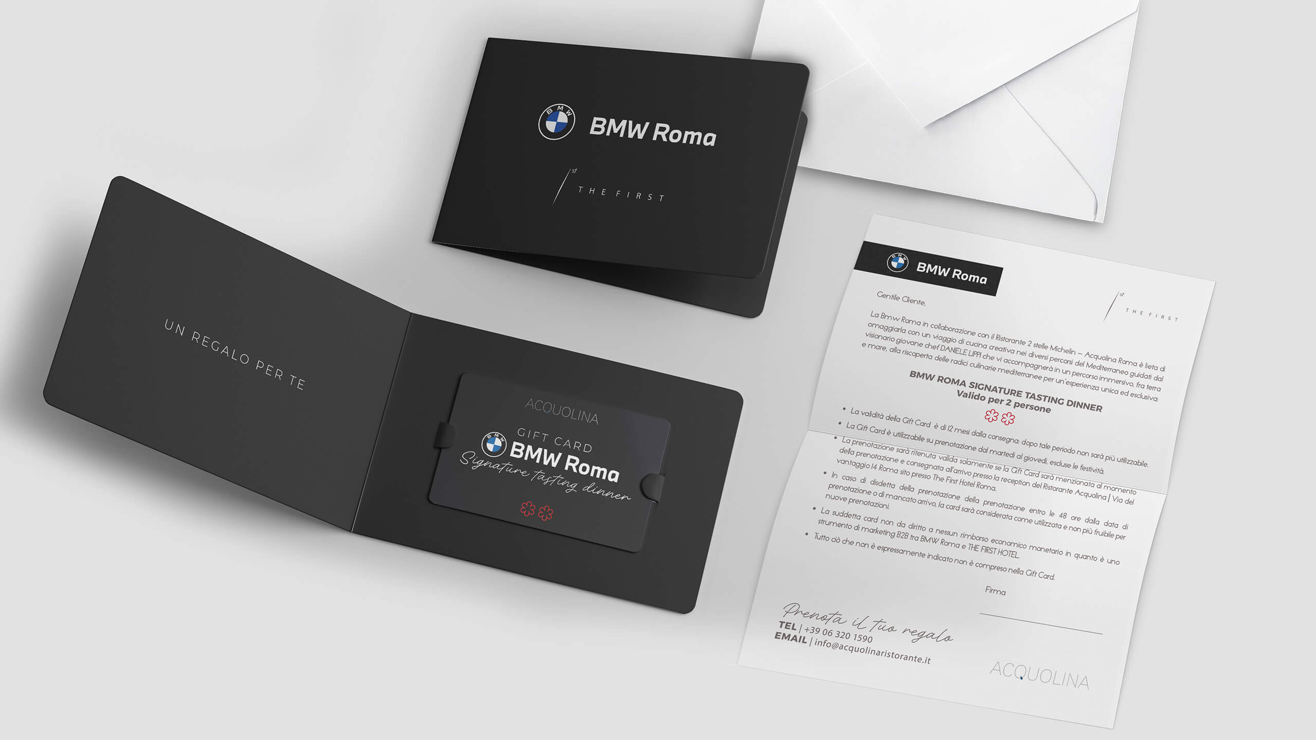 Il set completo: busta, porta card aperto con la gift card, porta card chiuso e lettera su carta intestata, The First e BMW Roma, Lion Brand