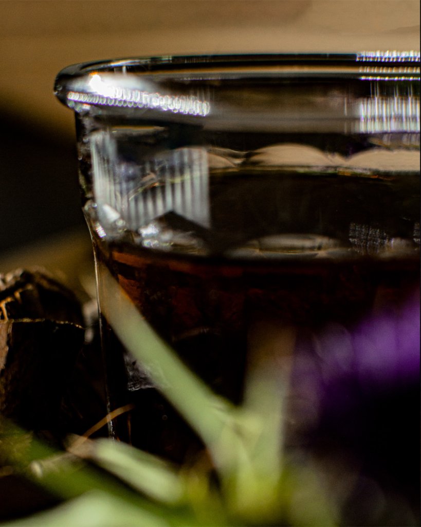 Un bicchiere di amaro Zìria, dettaglio